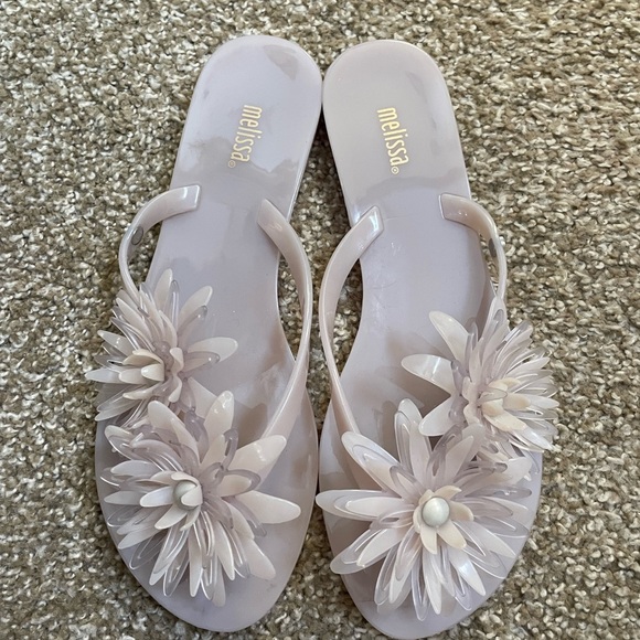 Melissa size 7 flip flops - Picture 2 of 6